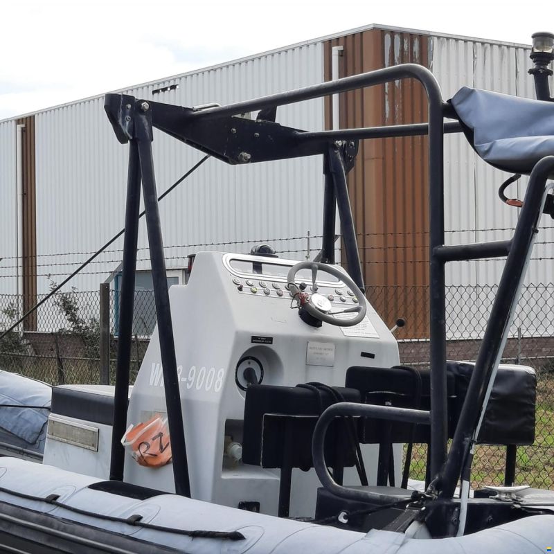 RHIB 700