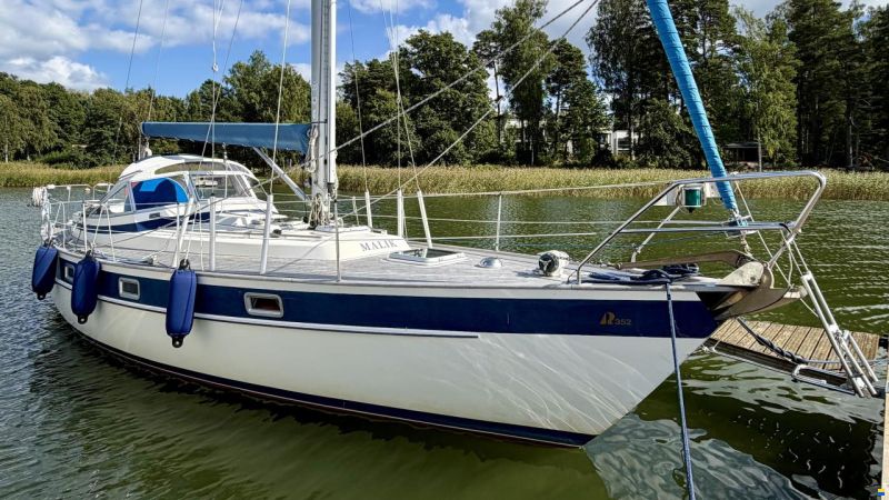 Hallberg-Rassy 352