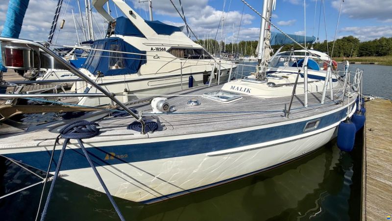 Hallberg-Rassy 352