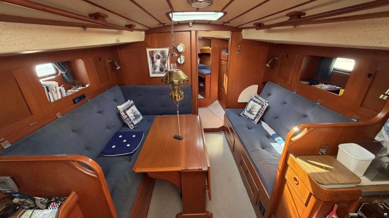 Hallberg-Rassy 352