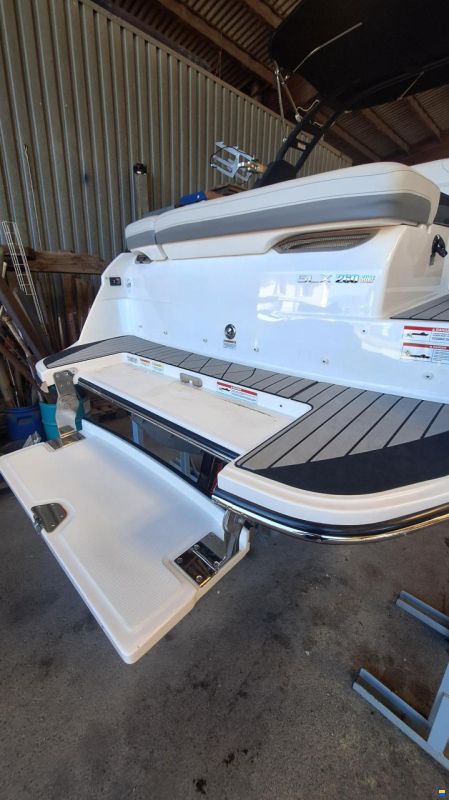 Sea Ray SLX 260 Surf
