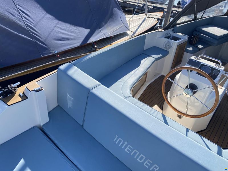 Interboat Intender 820
