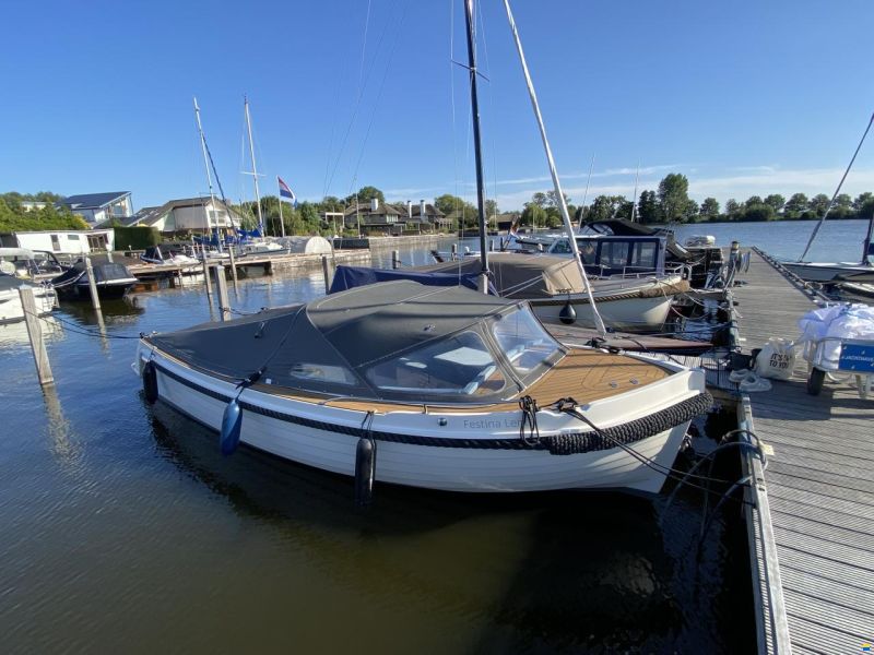 Interboat Intender 820