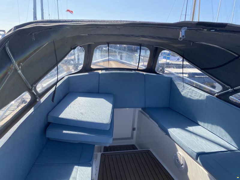 Interboat Intender 820