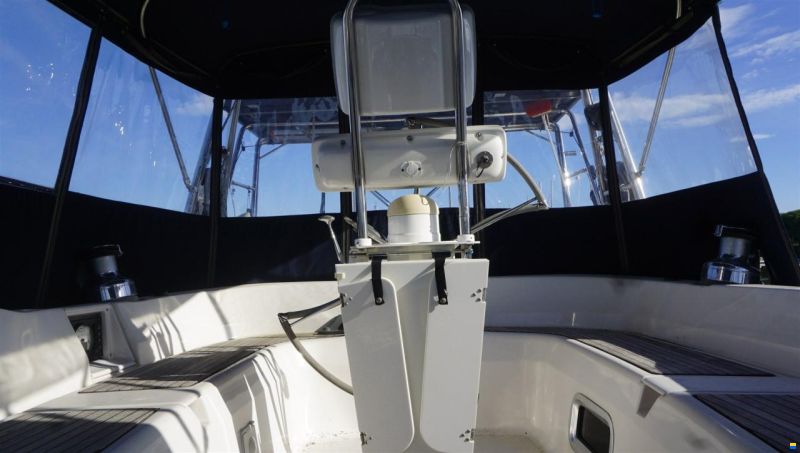 Hunter 50 Centercockpit