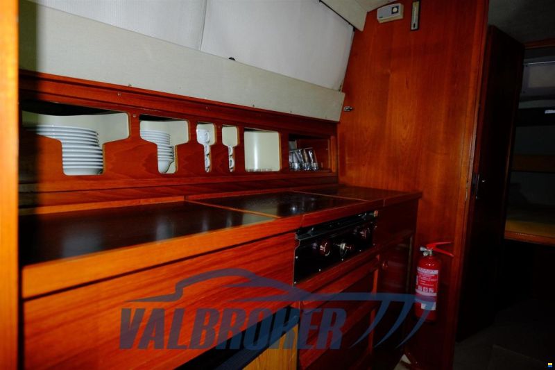 Fjord 32 cabin