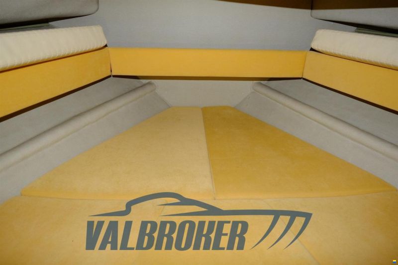 Fjord 32 cabin