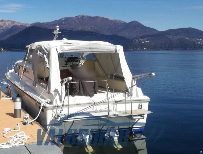 Fjord 32 cabin
