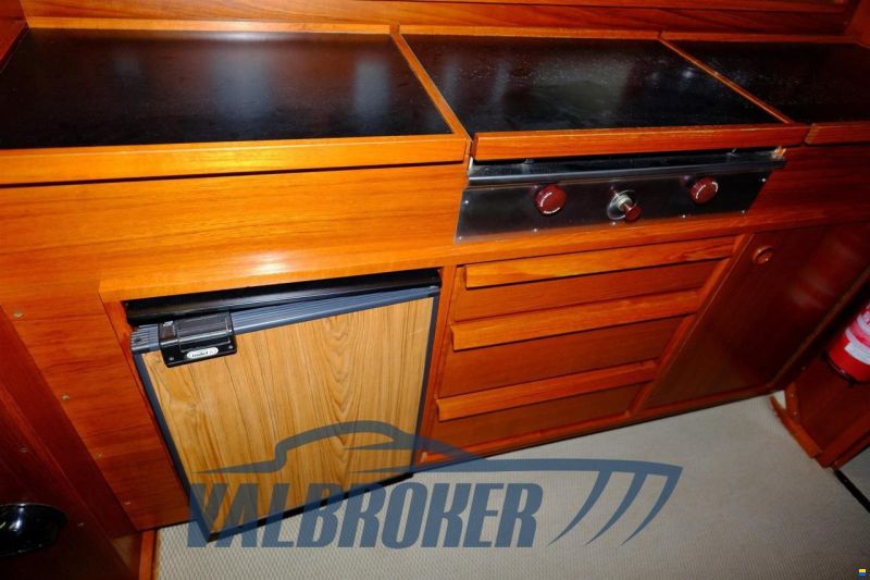 Fjord 32 cabin