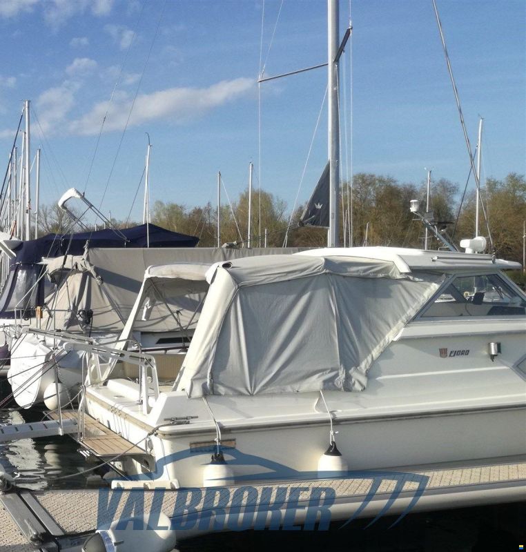 Fjord 32 cabin