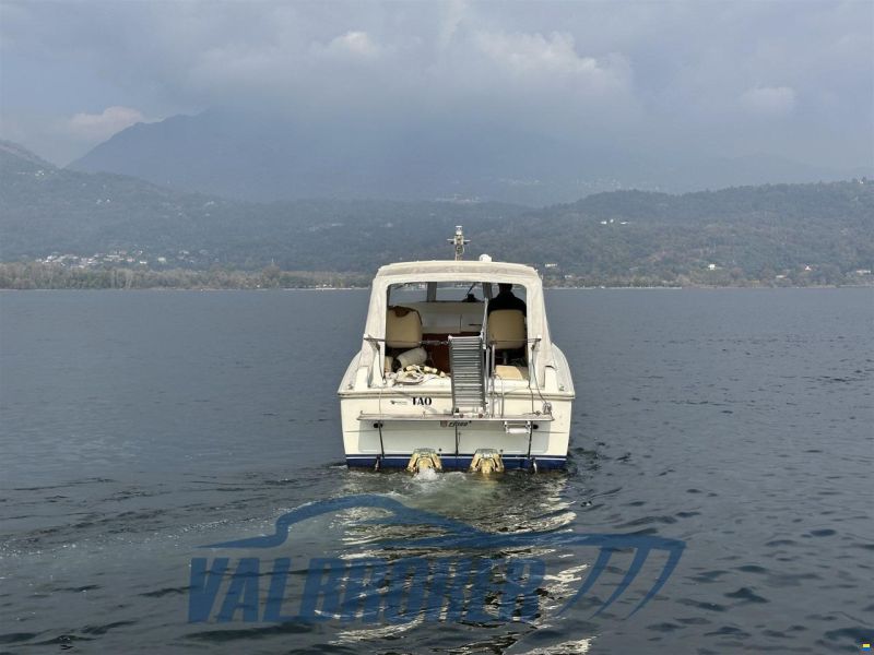 Fjord 32 cabin