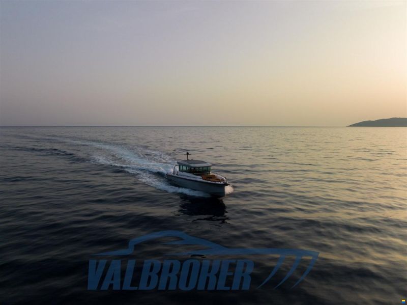 Axopar 37 XC Cross Cabin