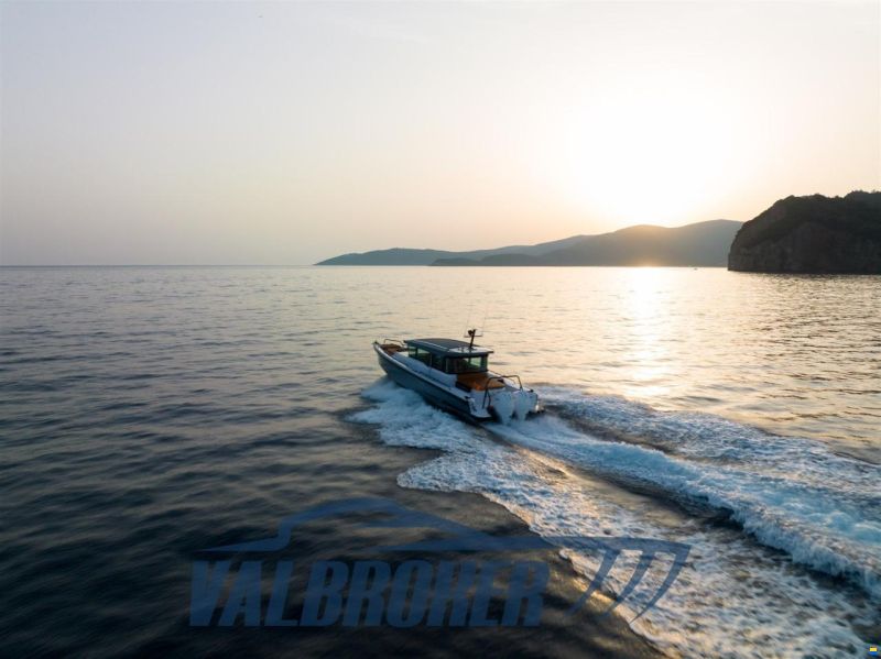 Axopar 37 XC Cross Cabin