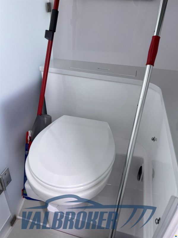 Axopar 37 XC Cross Cabin