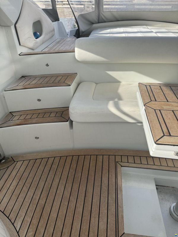 Pershing 37