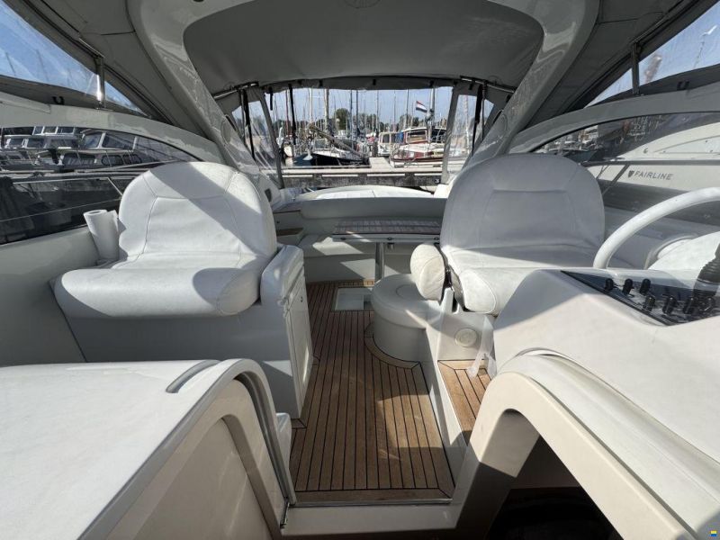 Pershing 37