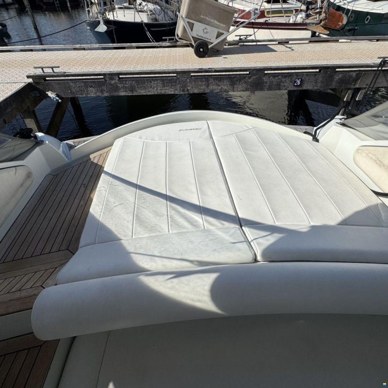Pershing 37