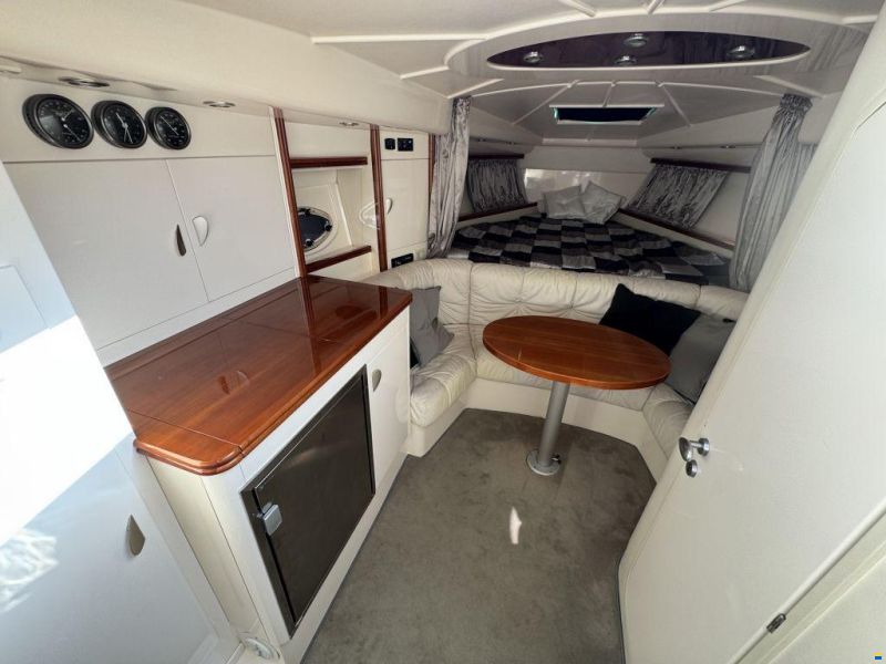 Pershing 37