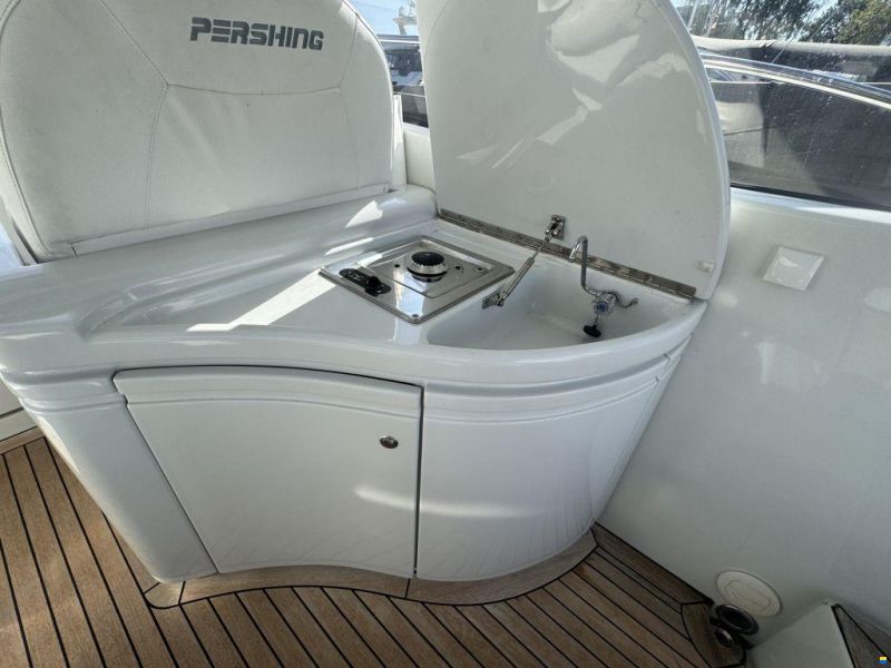 Pershing 37