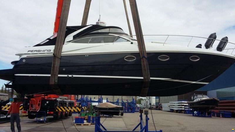 Pershing 37