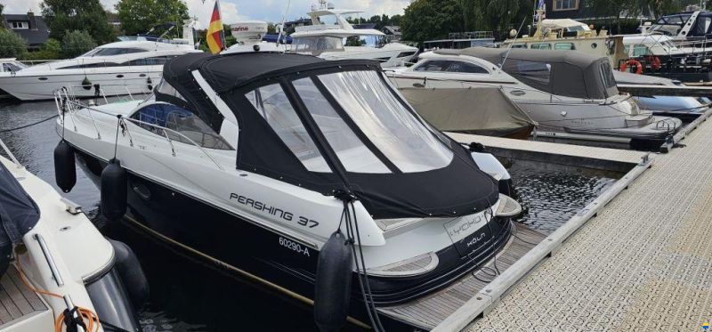 Pershing 37
