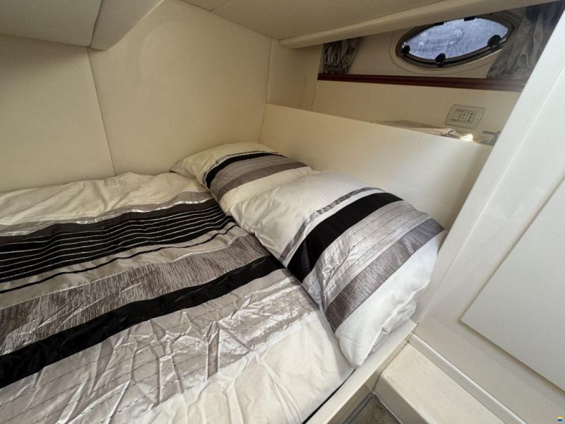 Pershing 37