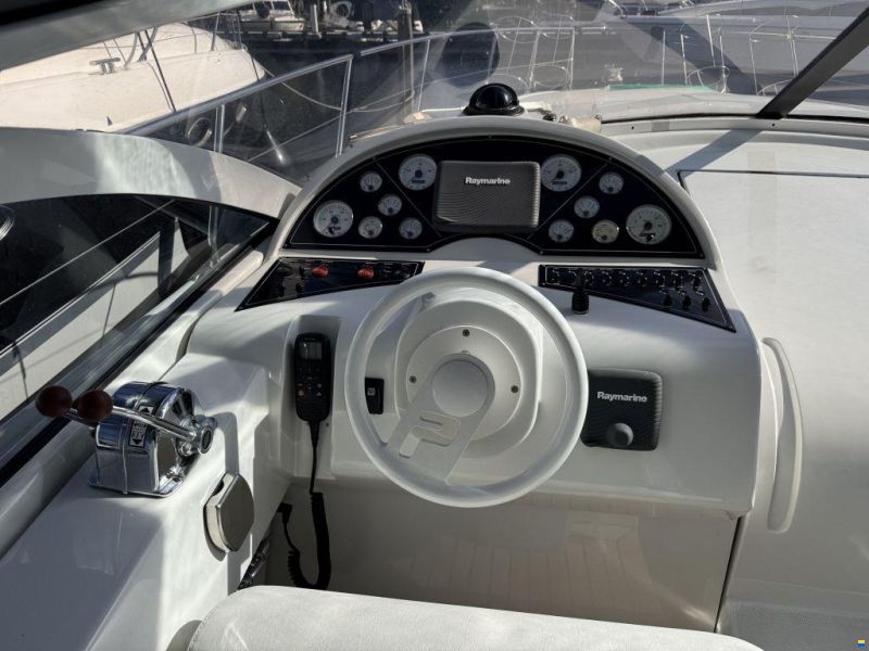Pershing 37