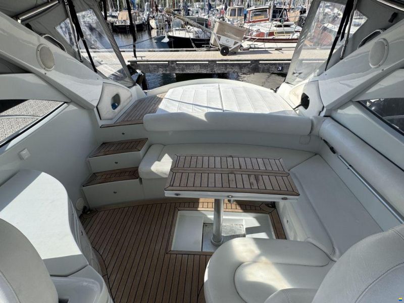 Pershing 37