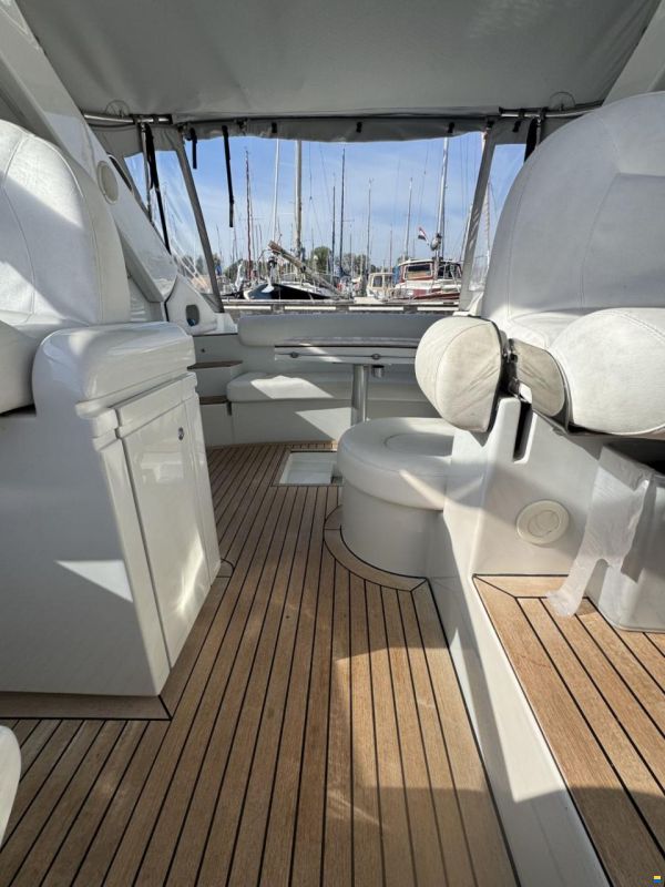 Pershing 37