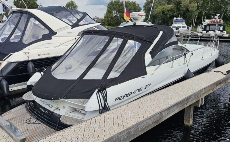 Pershing 37