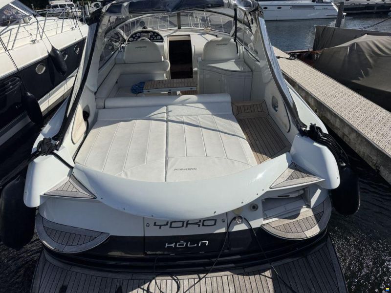 Pershing 37