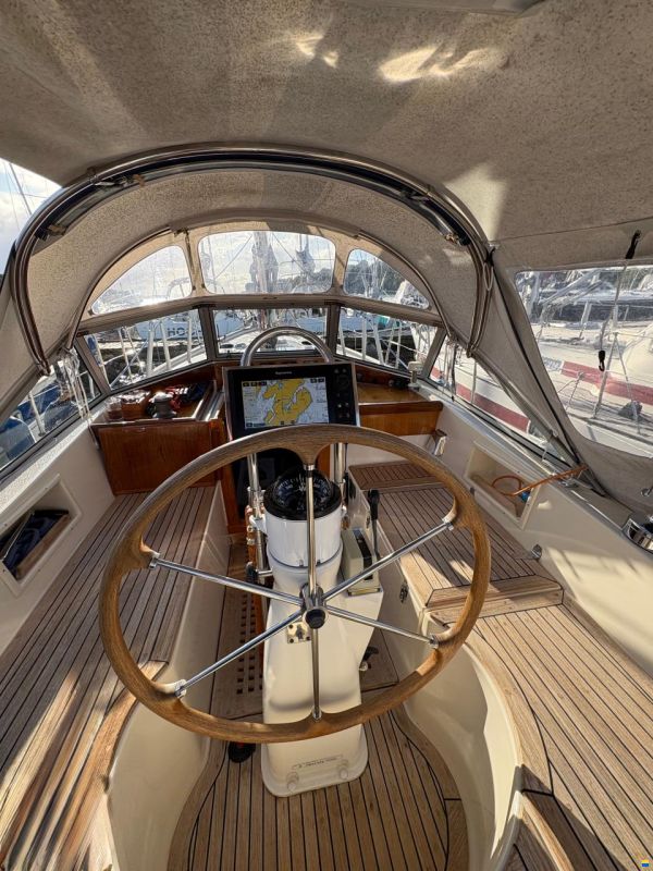 Hallberg-Rassy 352