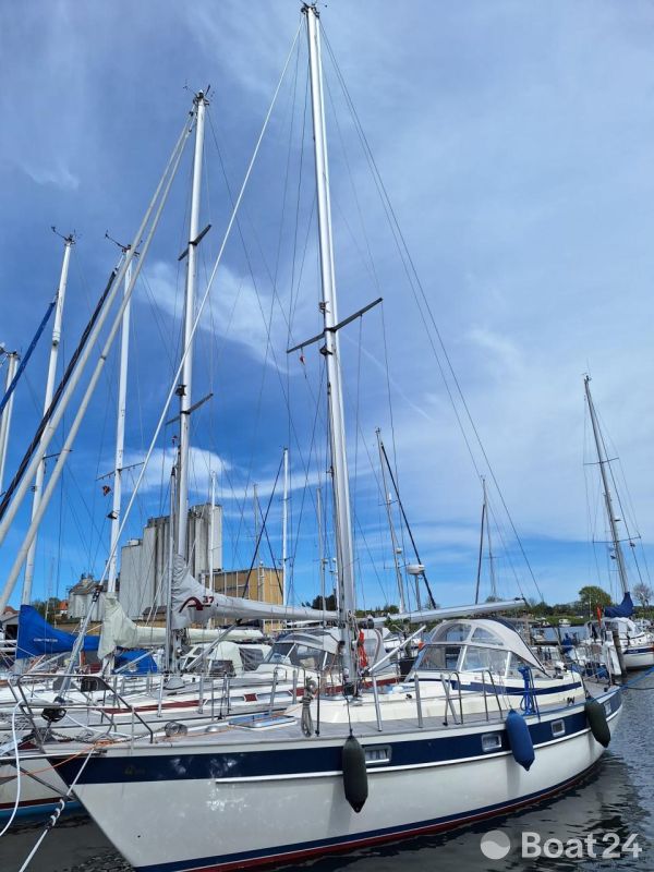 Hallberg-Rassy 352