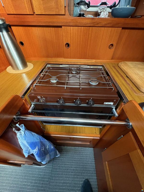 Hallberg-Rassy 352