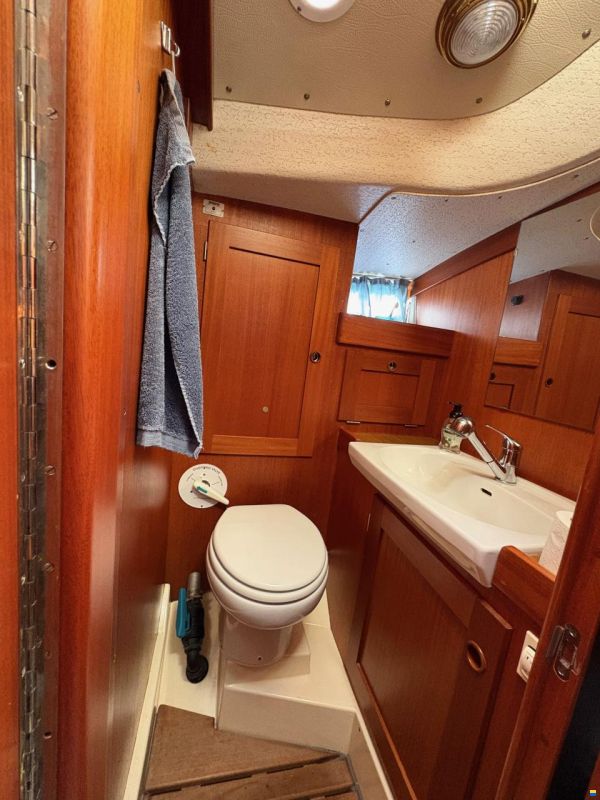 Hallberg-Rassy 352
