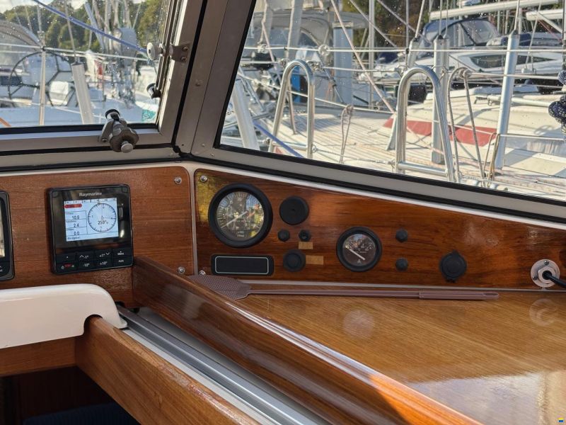 Hallberg-Rassy 352