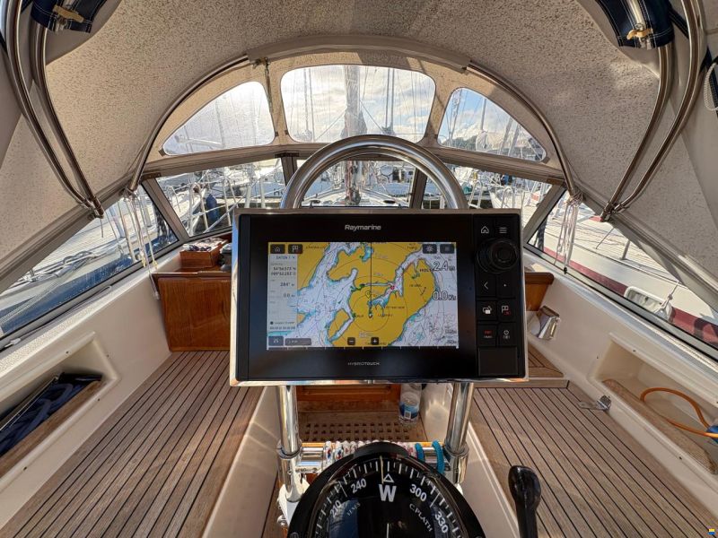 Hallberg-Rassy 352