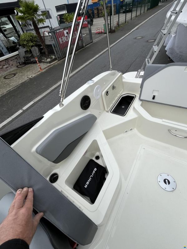 Bayliner V20
