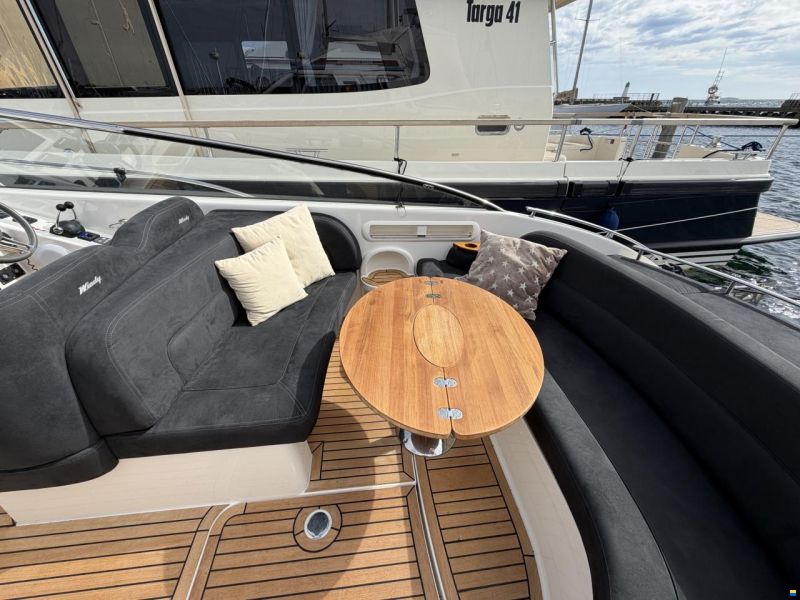 Windy Khamsin 35