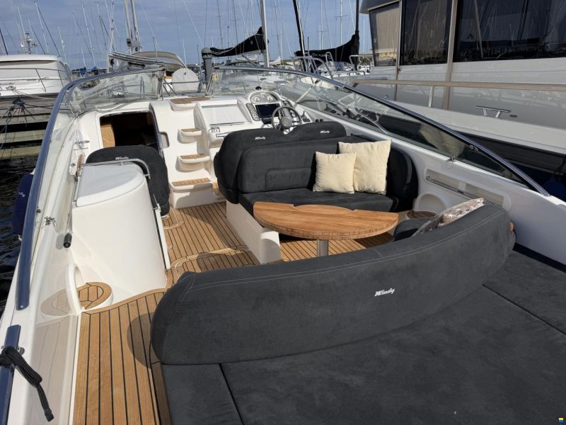 Windy Khamsin 35