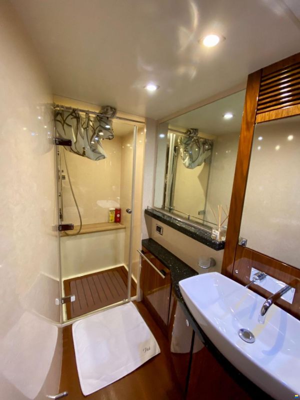 Fairline Squadron 68