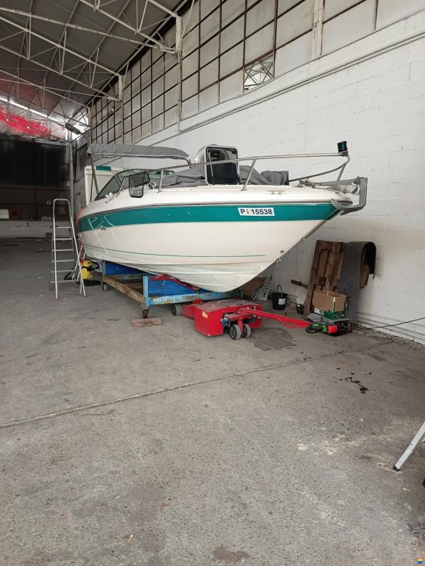 Sea Ray Overnighter 220