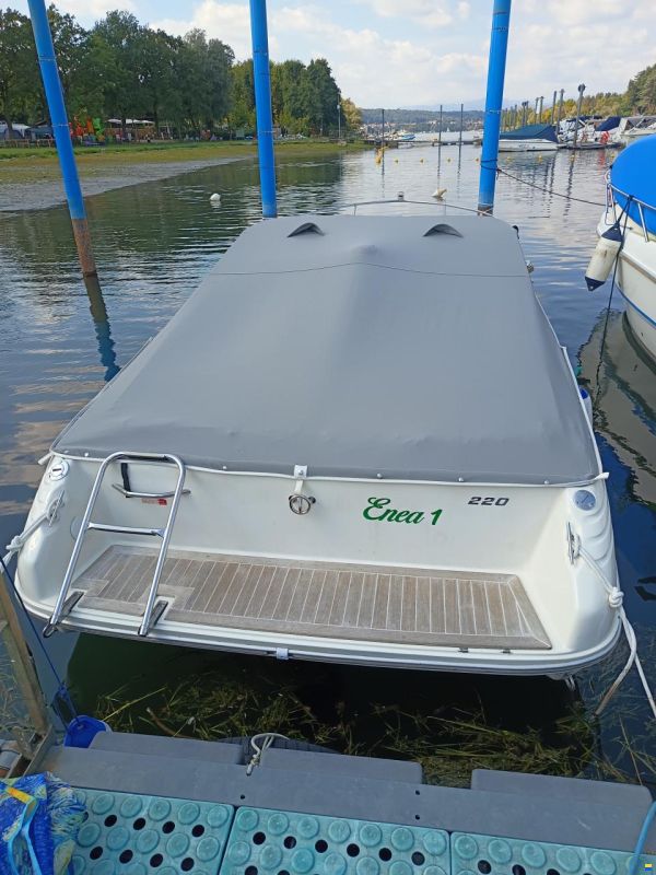 Sea Ray Overnighter 220