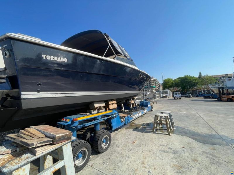 Tornado 38 Flush Deck