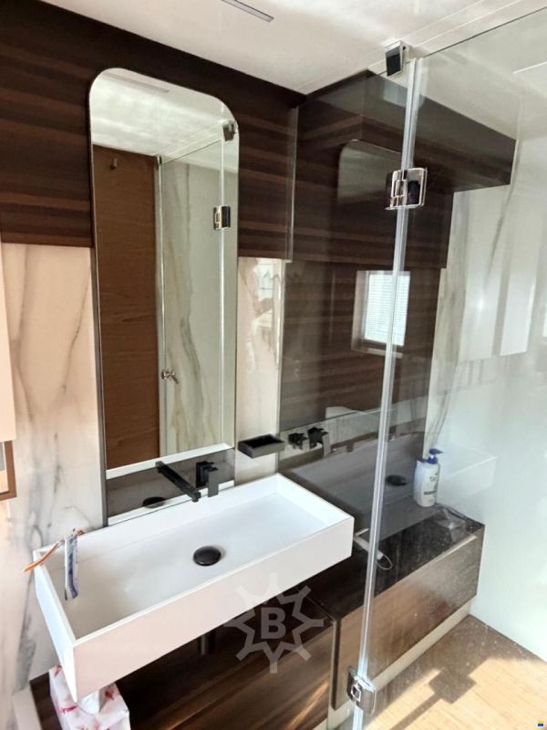 Ferretti 670