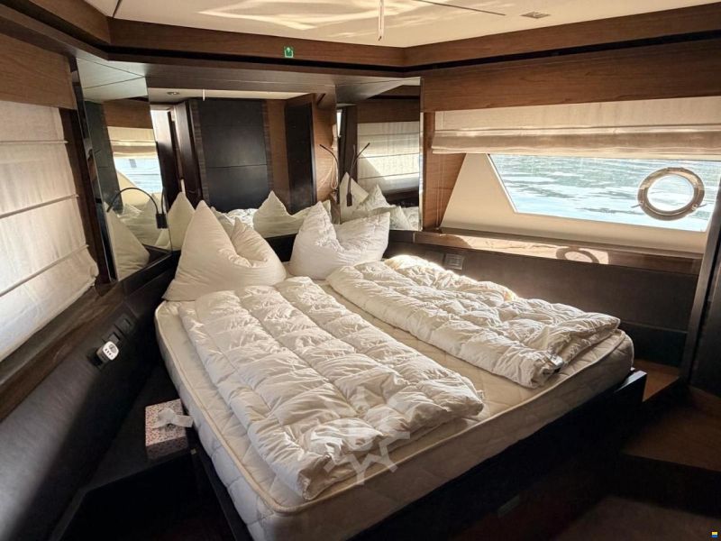 Ferretti 670