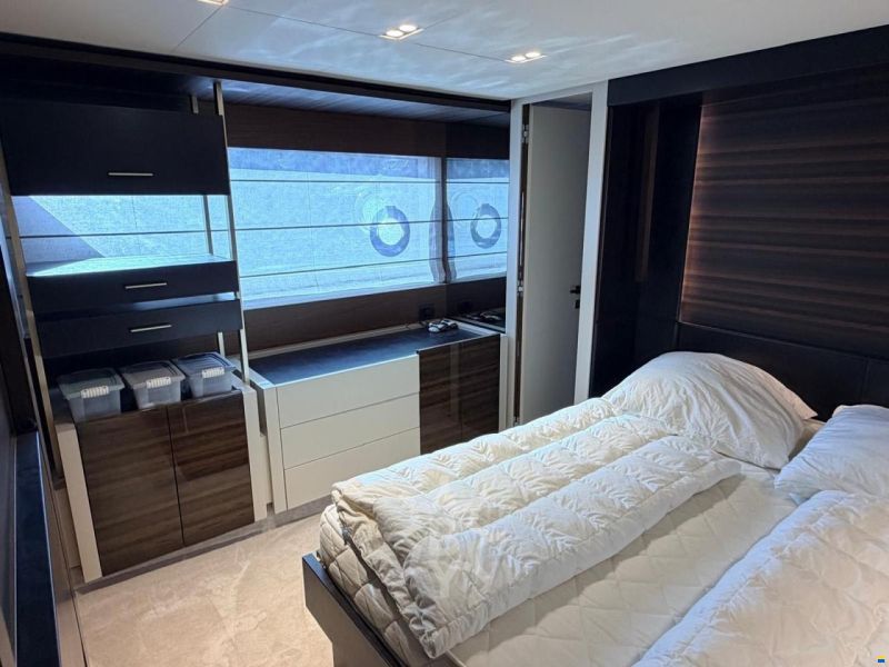 Ferretti 670