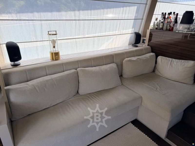 Ferretti 670