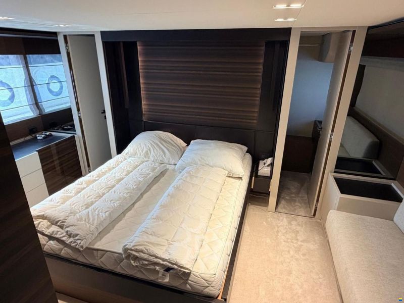 Ferretti 670