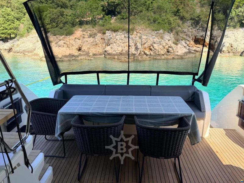 Ferretti 670
